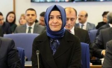 Betül Sayan Kaya, ministra turca